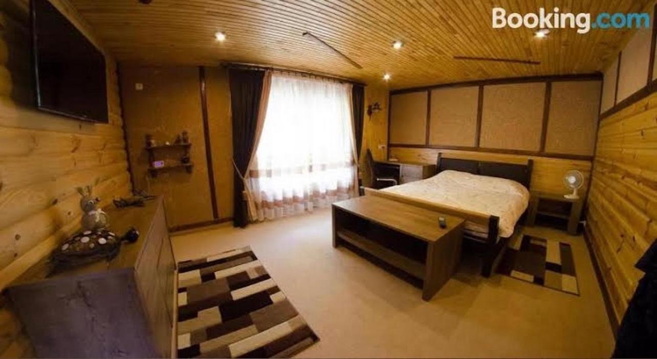 Hotel California à Khorodelets Extérieur photo
